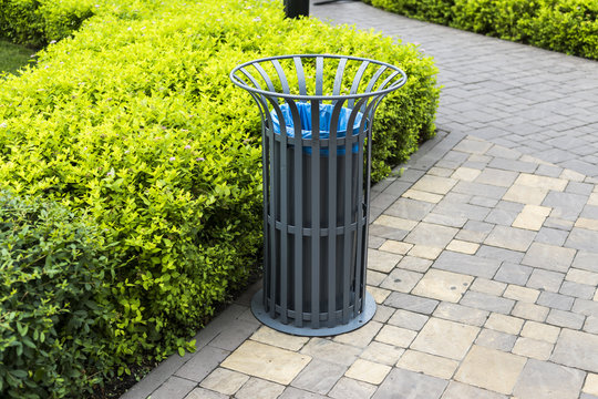 Commercial Trash Cans 